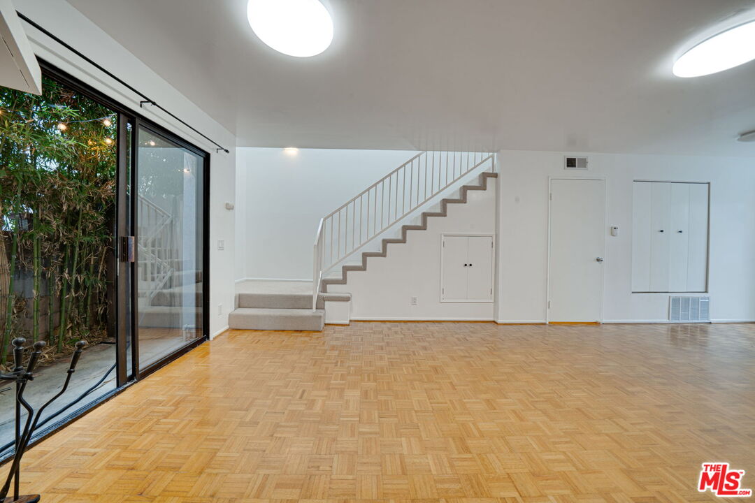 2453 Chelsea Pl Unit: 3