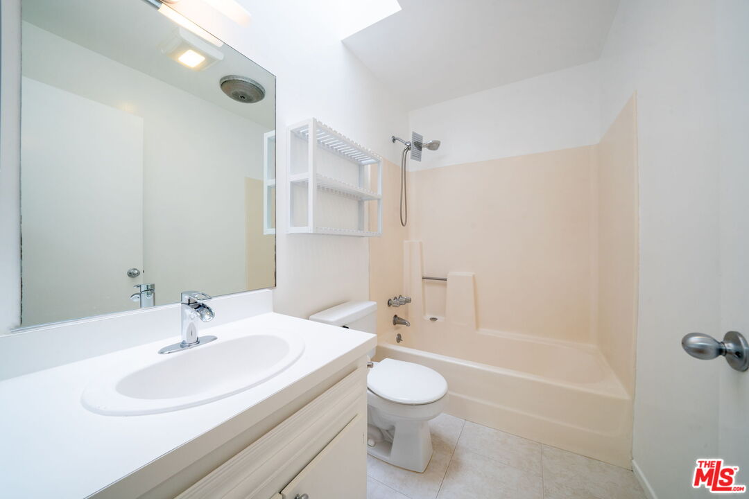 2453 Chelsea Pl Unit: 3