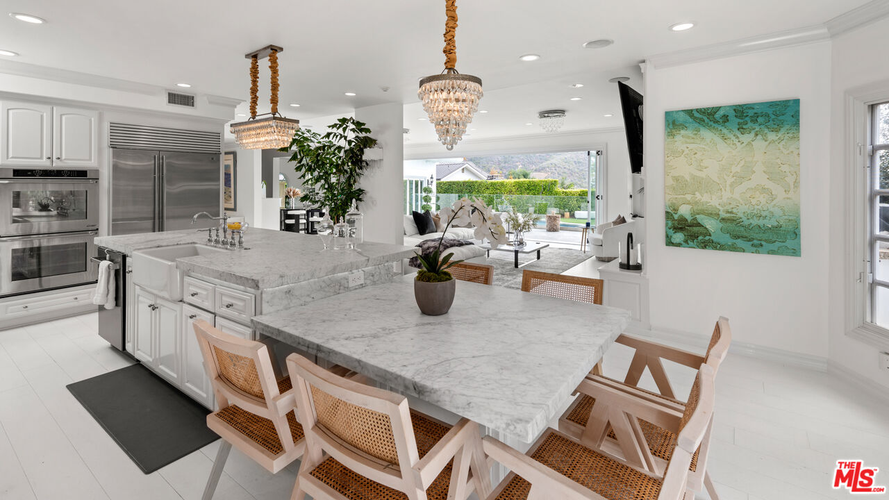 1423 Floresta Pl
