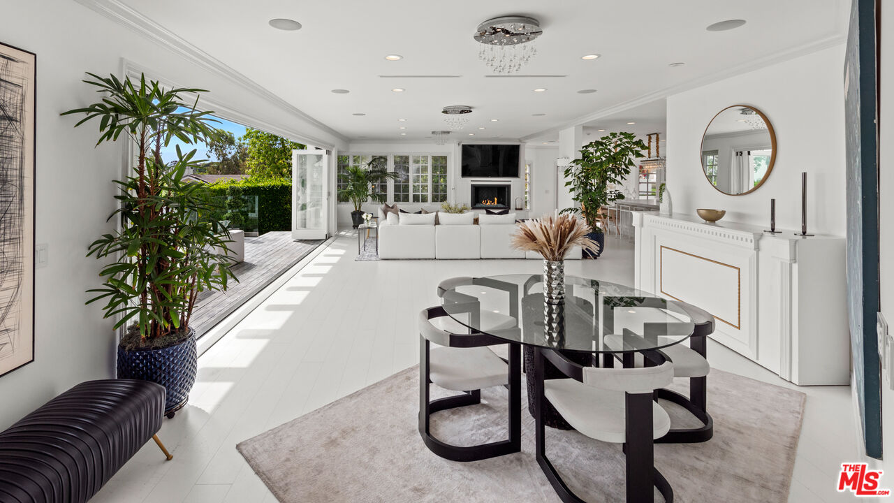 1423 Floresta Pl