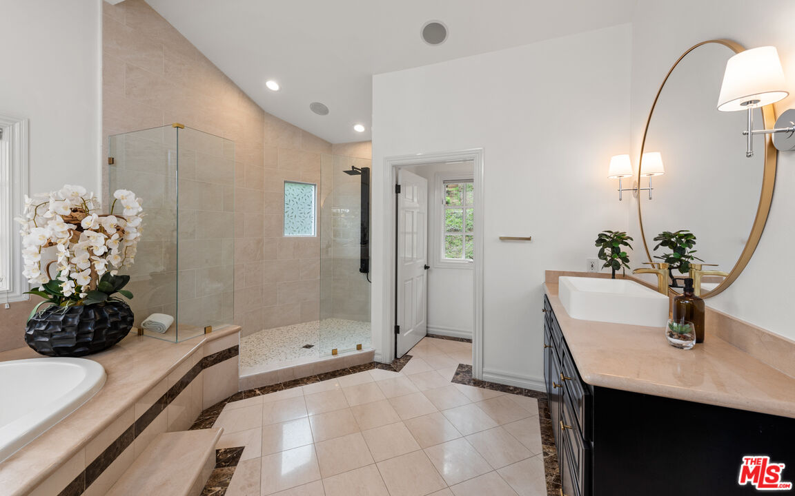 1423 Floresta Pl