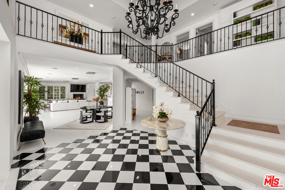 1423 Floresta Pl