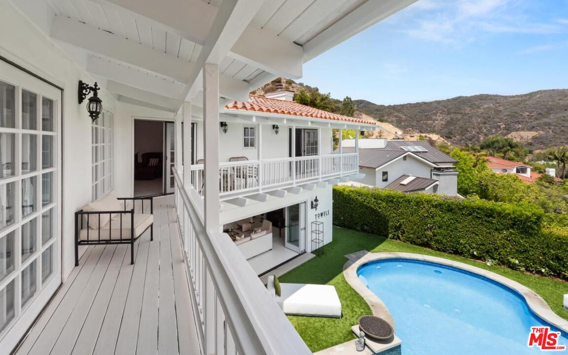 1423 Floresta Pl