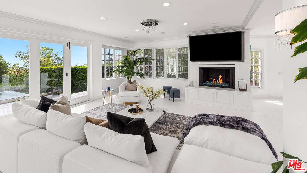 1423 Floresta Pl