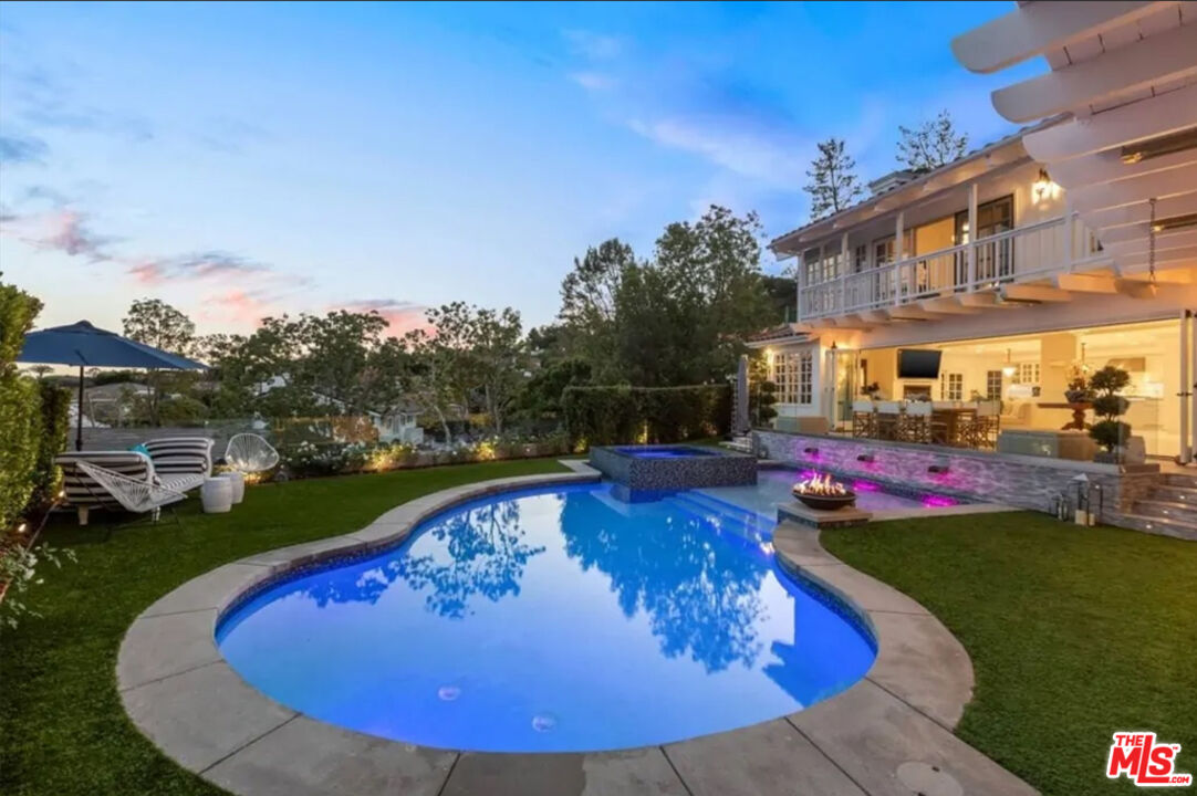1423 Floresta Pl