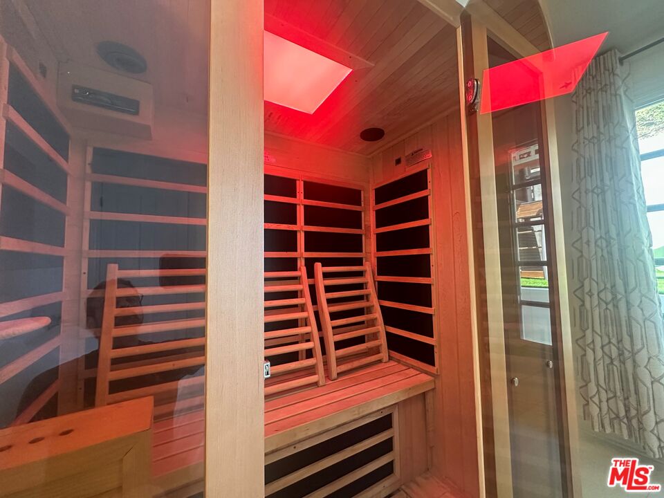 1423 Floresta Pl