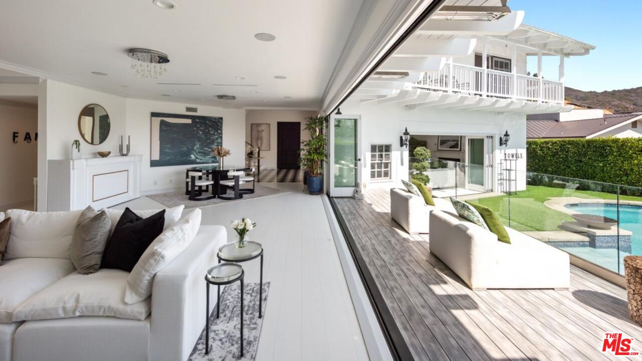 1423 Floresta Pl