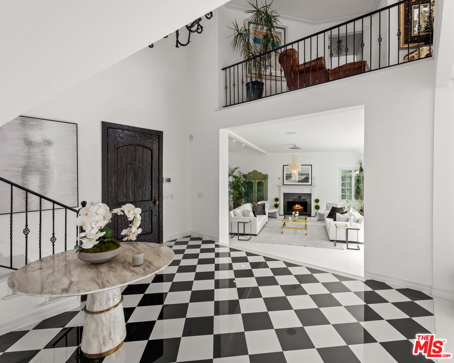 1423 Floresta Pl