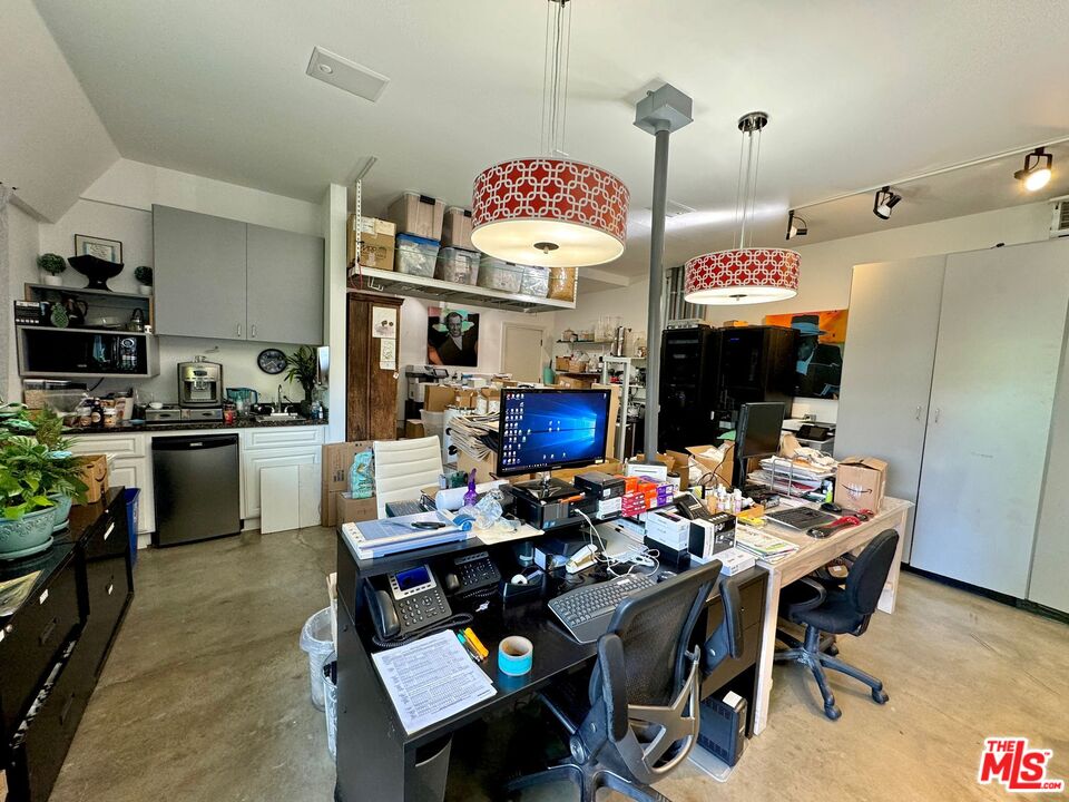 1423 Floresta Pl