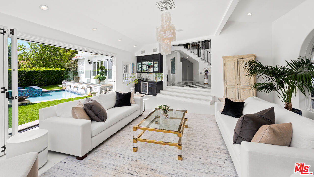 1423 Floresta Pl