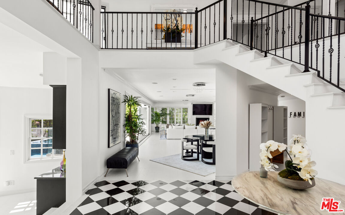 1423 Floresta Pl