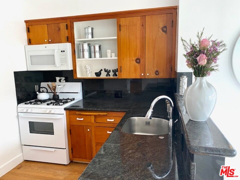 902 California Ave Unit: C