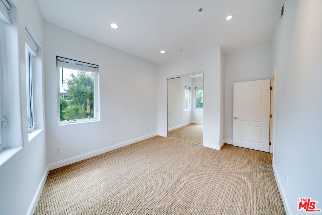 11961 Montana Ave Unit: 201