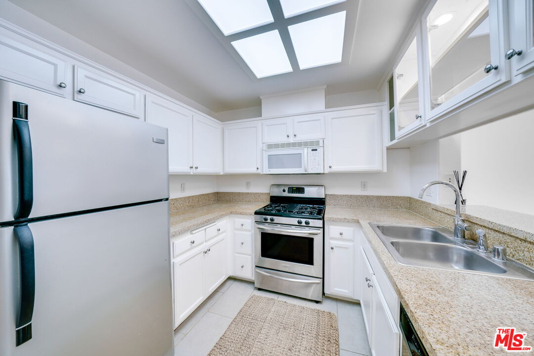 11961 Montana Ave Unit: 201