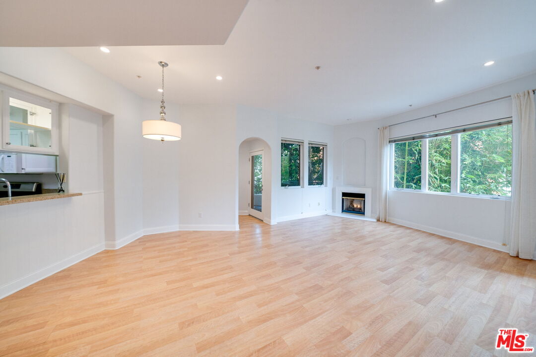 11961 Montana Ave Unit: 201