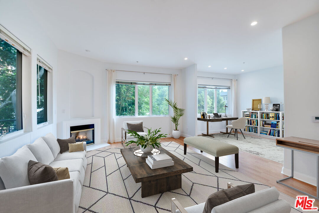 11961 Montana Ave Unit: 201