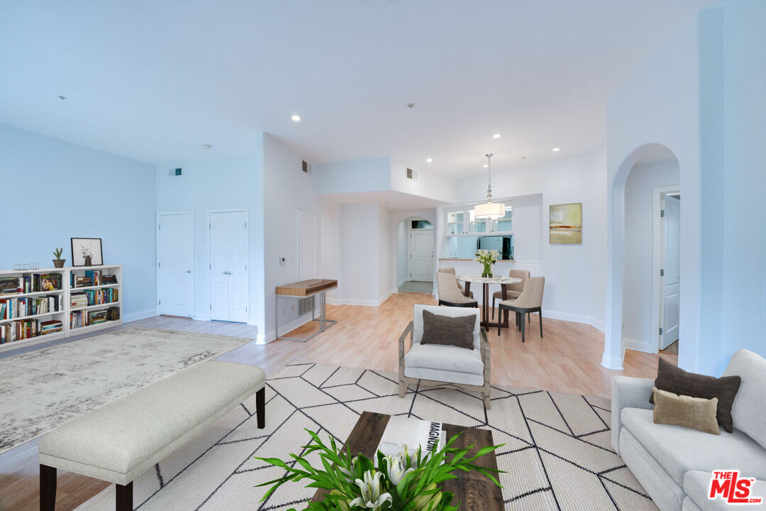 11961 Montana Ave Unit: 201