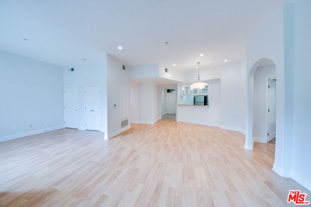 11961 Montana Ave Unit: 201