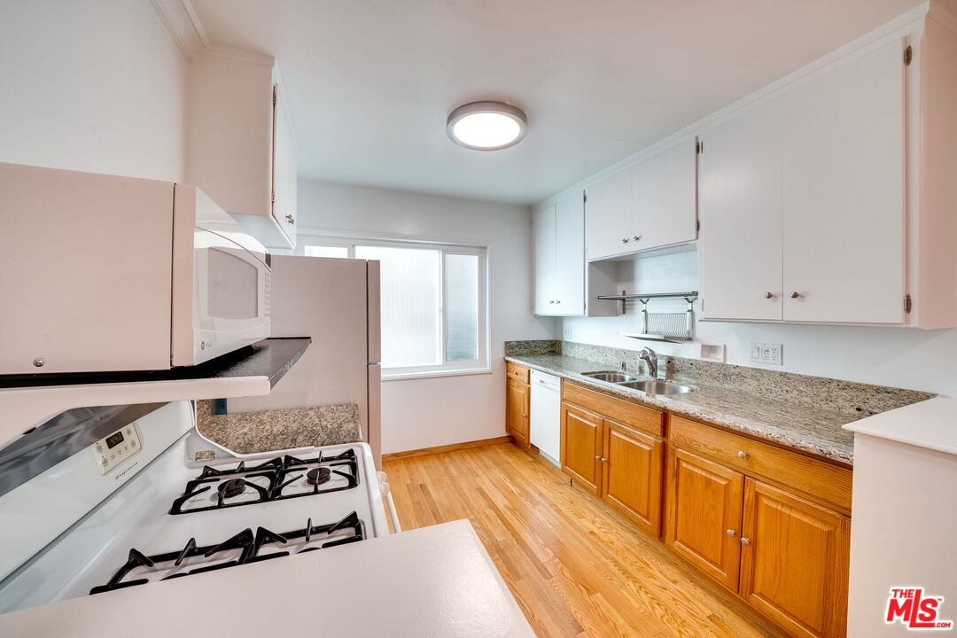 927 6th St Unit: 1