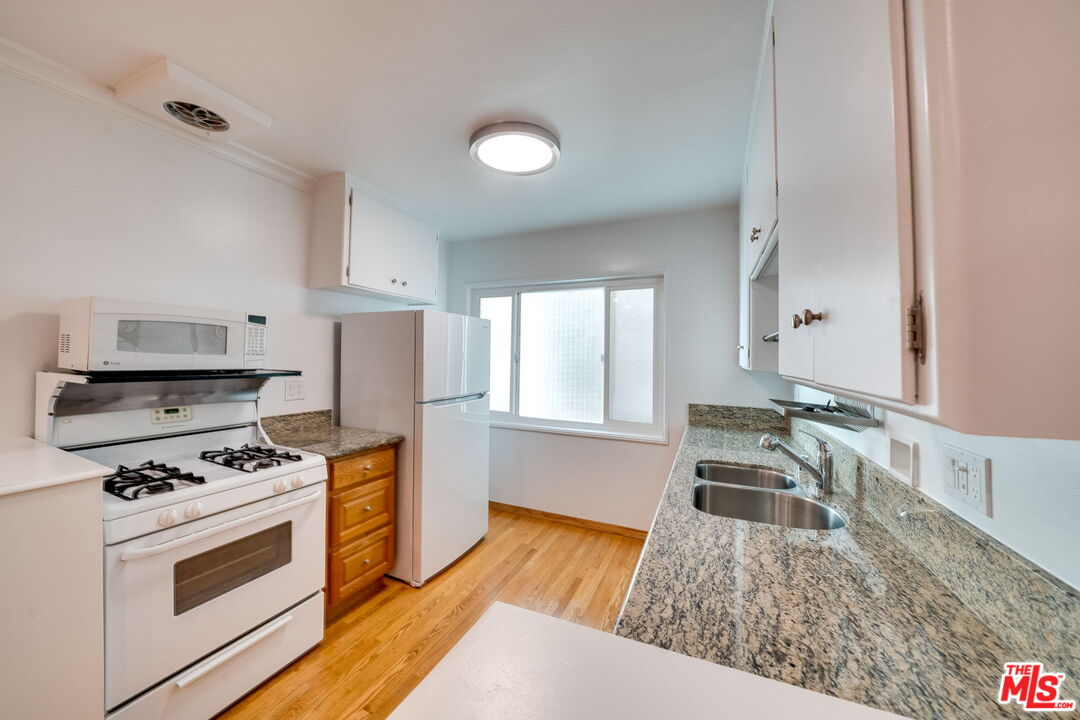 927 6th St Unit: 1