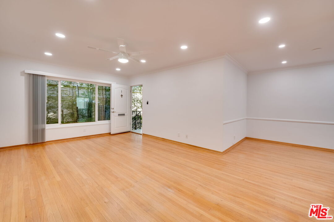 927 6th St Unit: 1