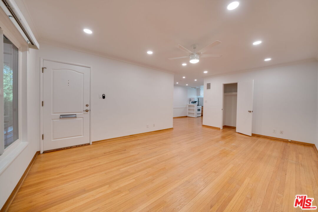 927 6th St Unit: 1