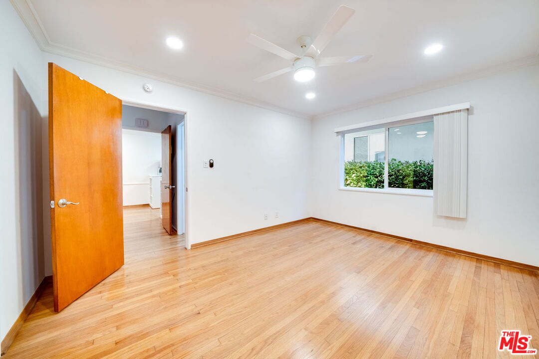 927 6th St Unit: 1