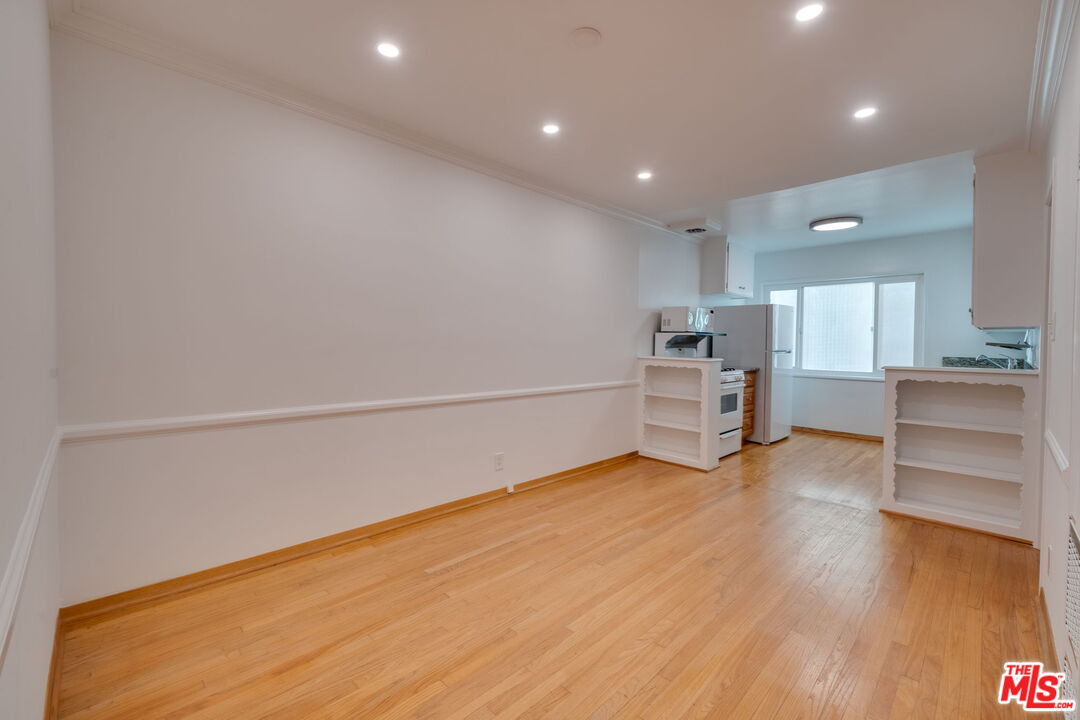 927 6th St Unit: 1