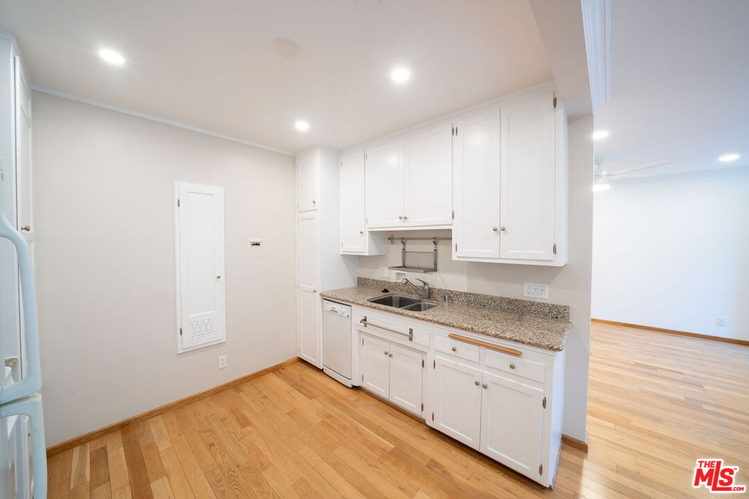 1037 Euclid St Unit: A