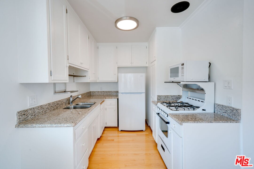 1037 Euclid St Unit: E