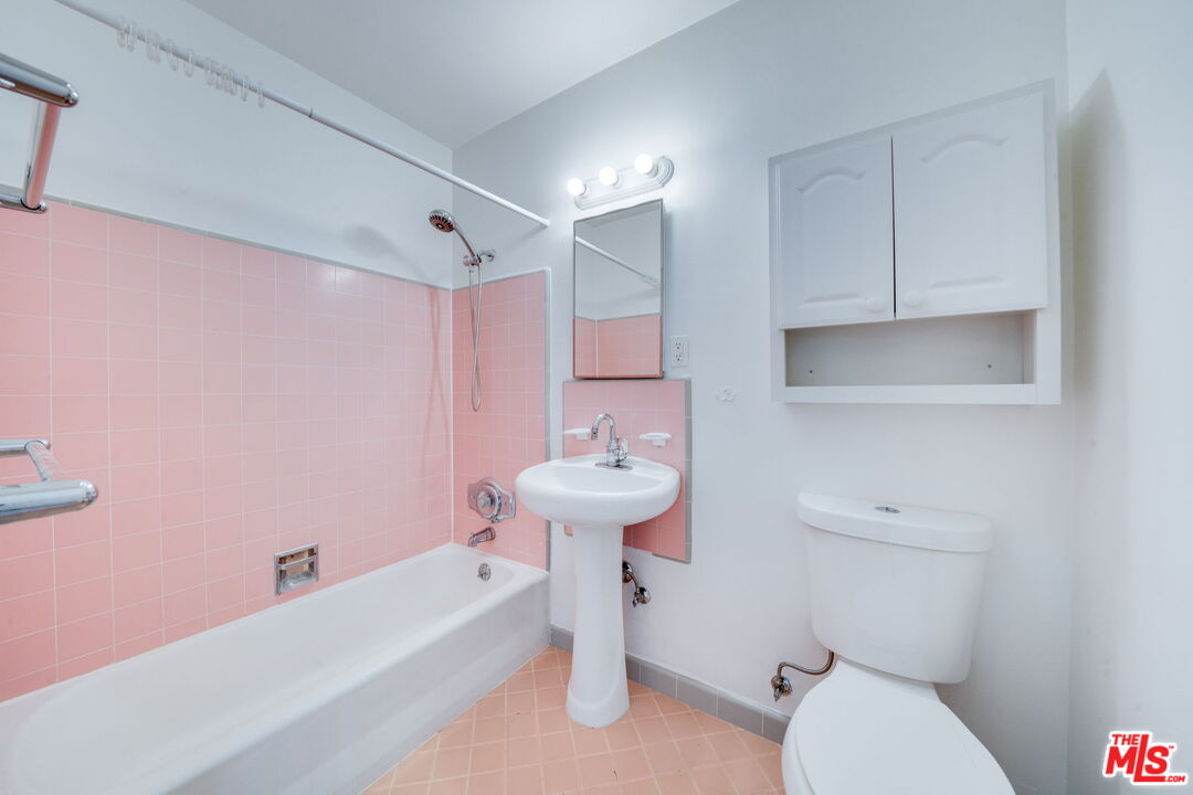 1037 Euclid St Unit: E