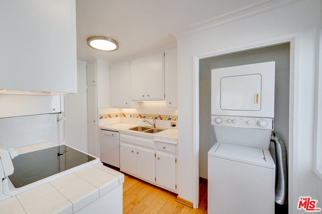 230 Bicknell Ave Unit: 104