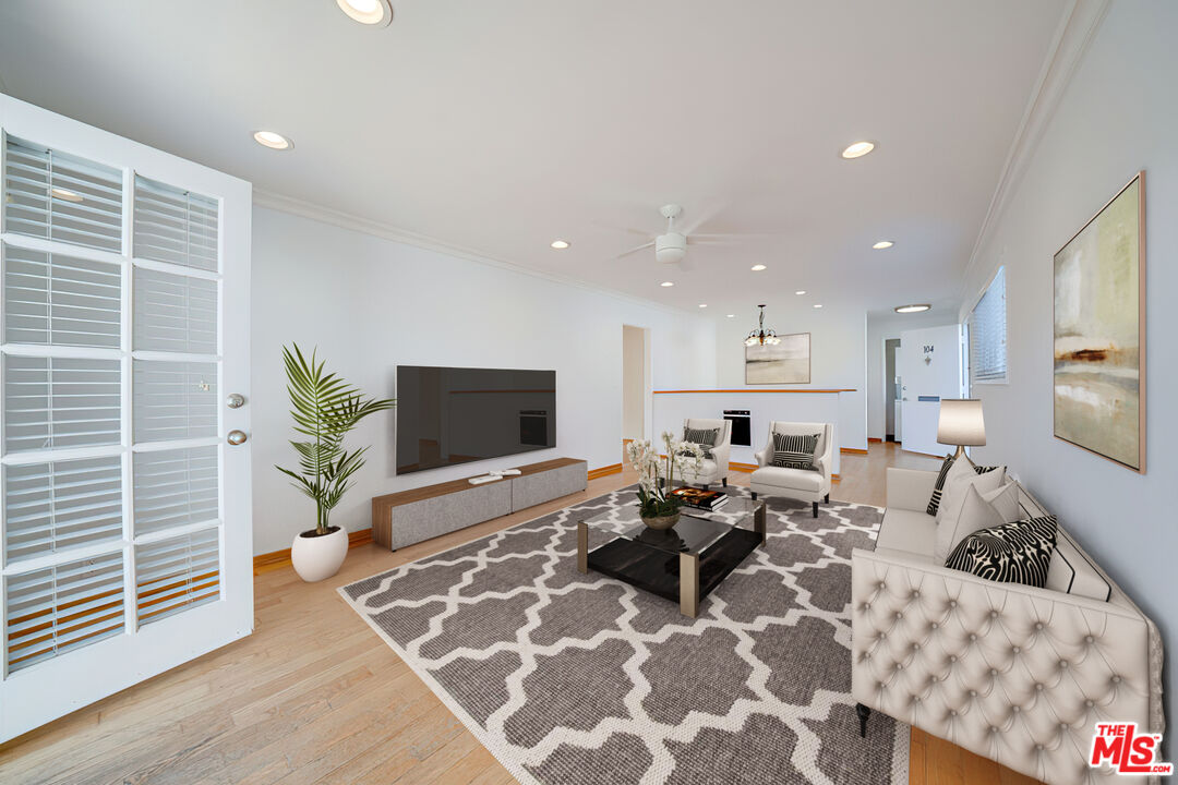 230 Bicknell Ave Unit: 104