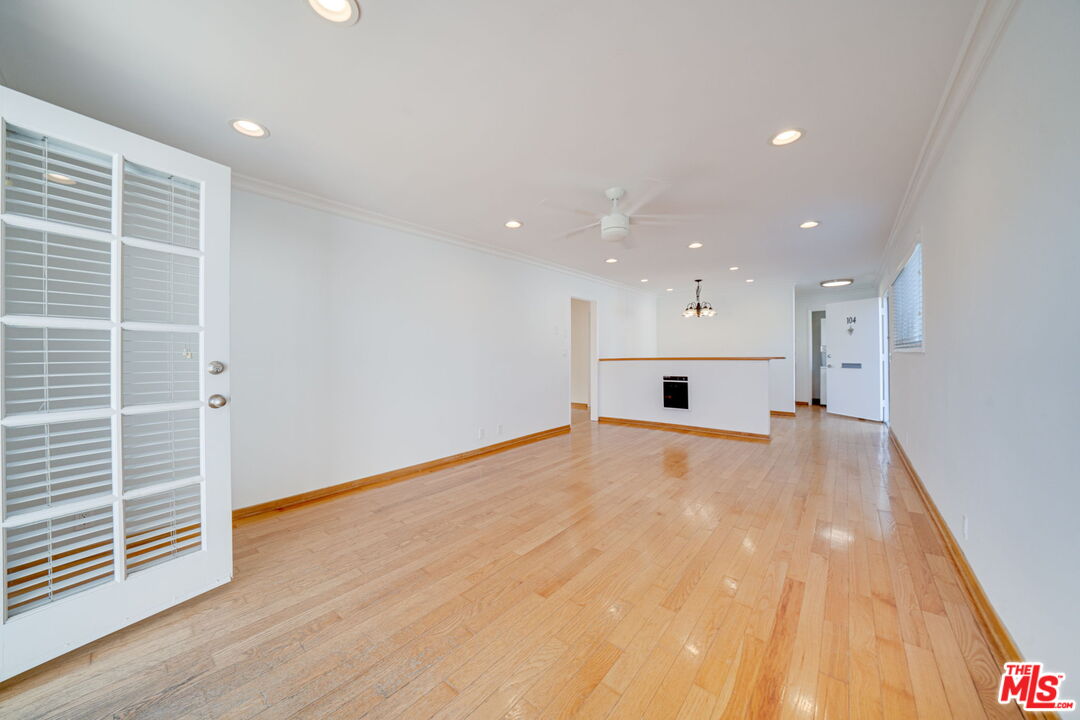 230 Bicknell Ave Unit: 104