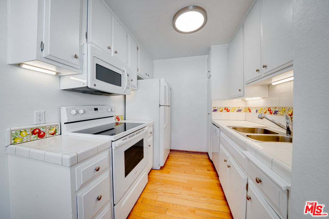 230 Bicknell Ave Unit: 104