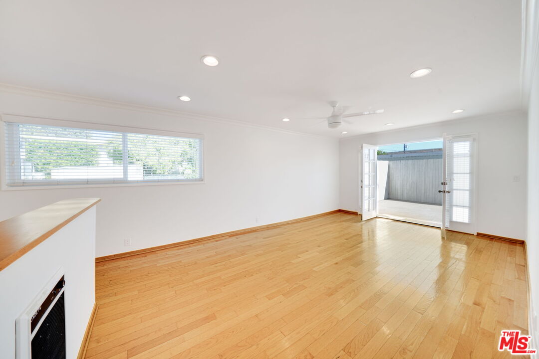 230 Bicknell Ave Unit: 104