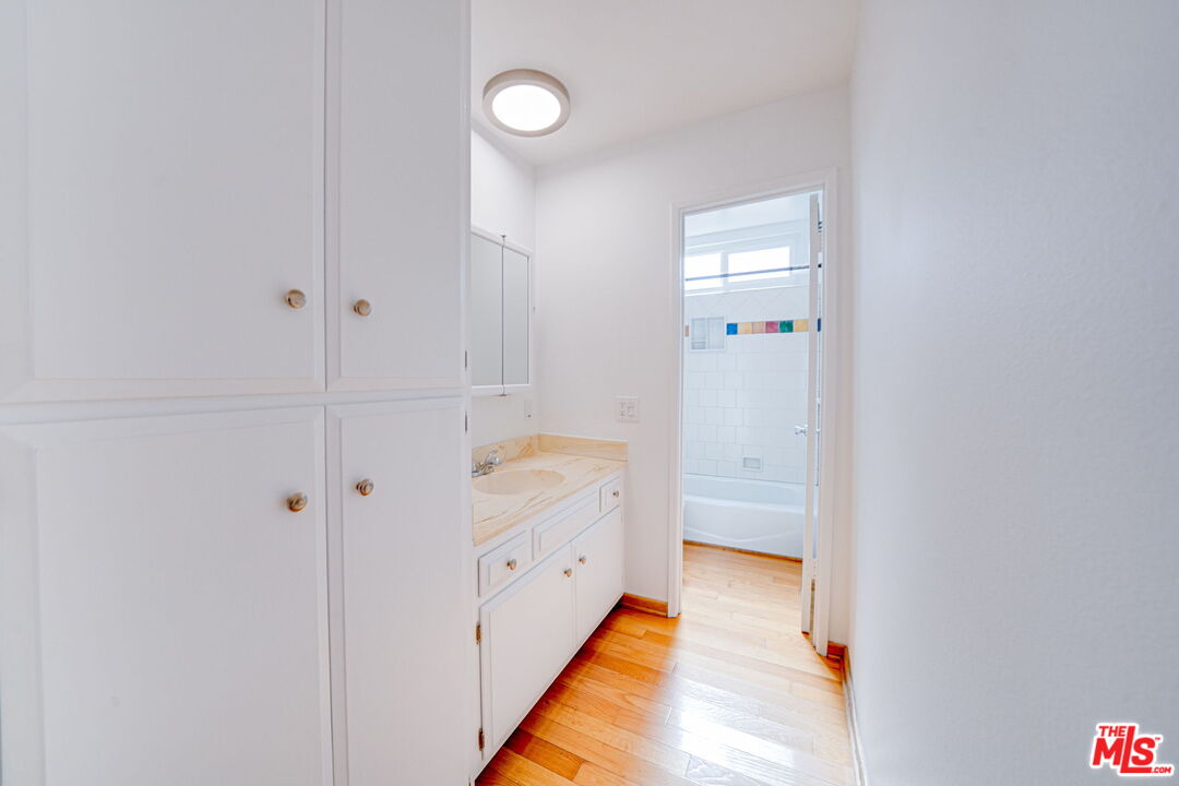 230 Bicknell Ave Unit: 104