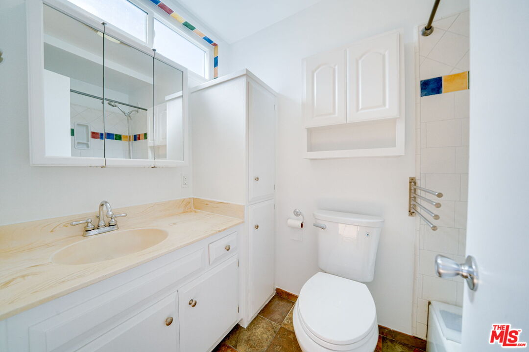 230 Bicknell Ave Unit: 104