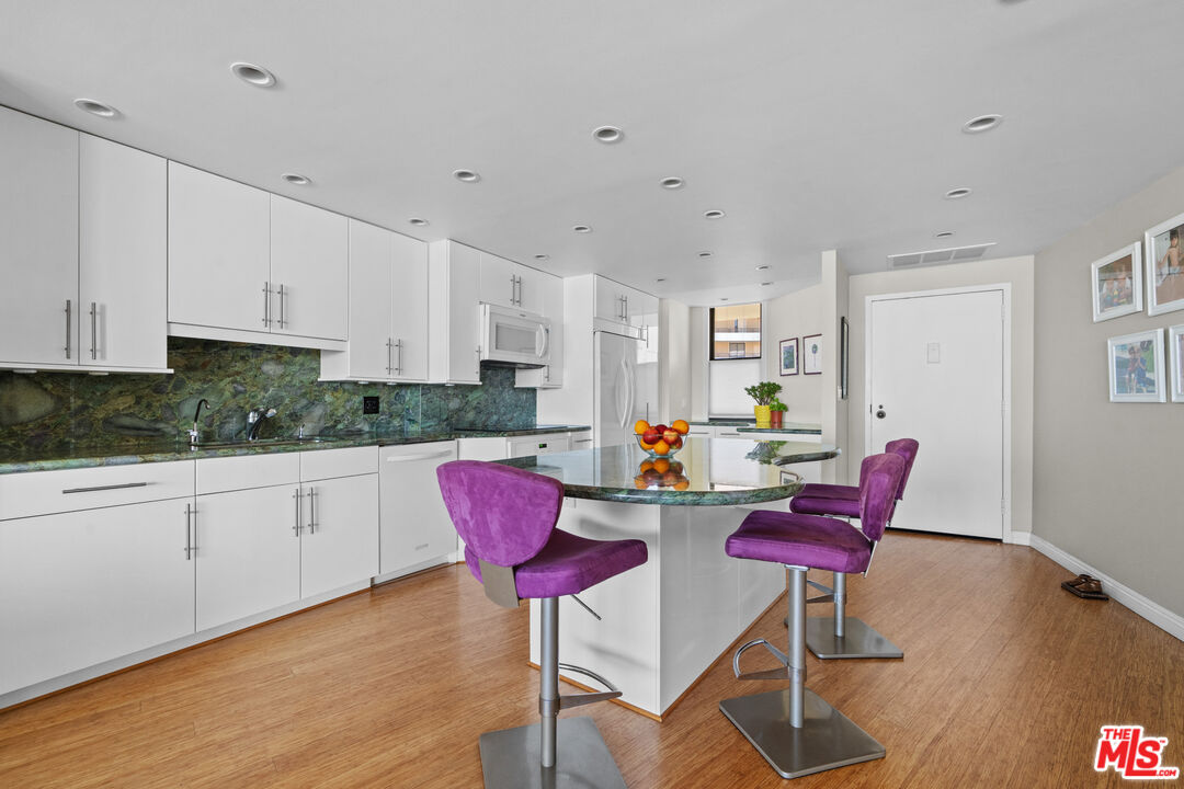 4316 Marina City DR Unit: 931
