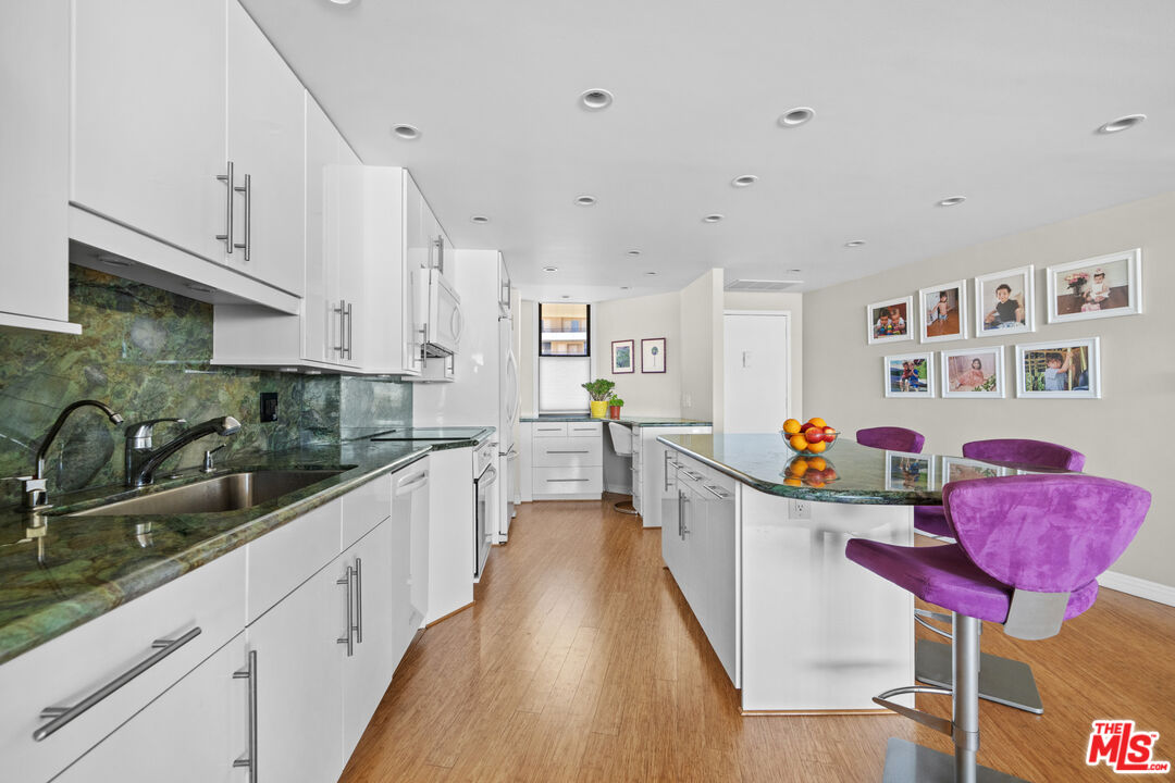 4316 Marina City DR Unit: 931