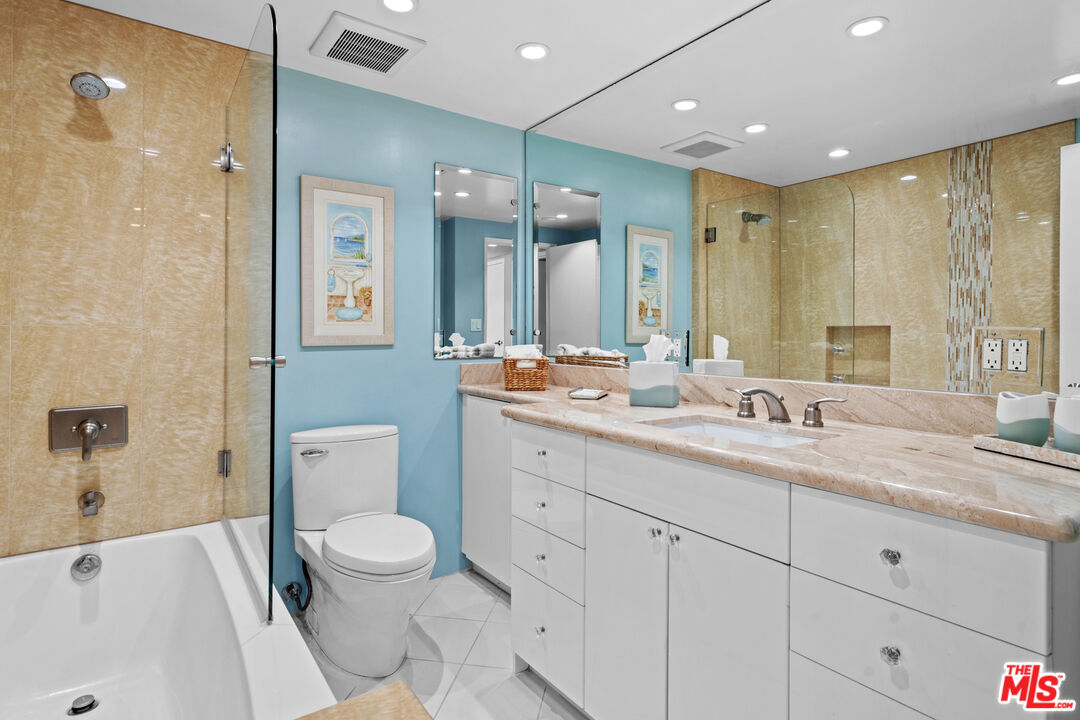 4316 Marina City DR Unit: 931