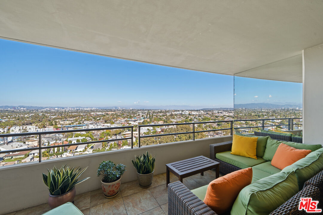 4316 Marina City DR Unit: 931
