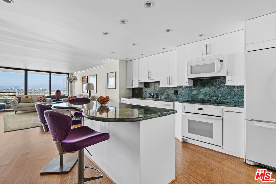 4316 Marina City DR Unit: 931