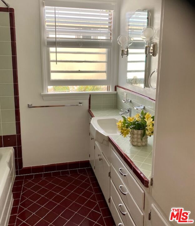 902 California Ave Unit: D