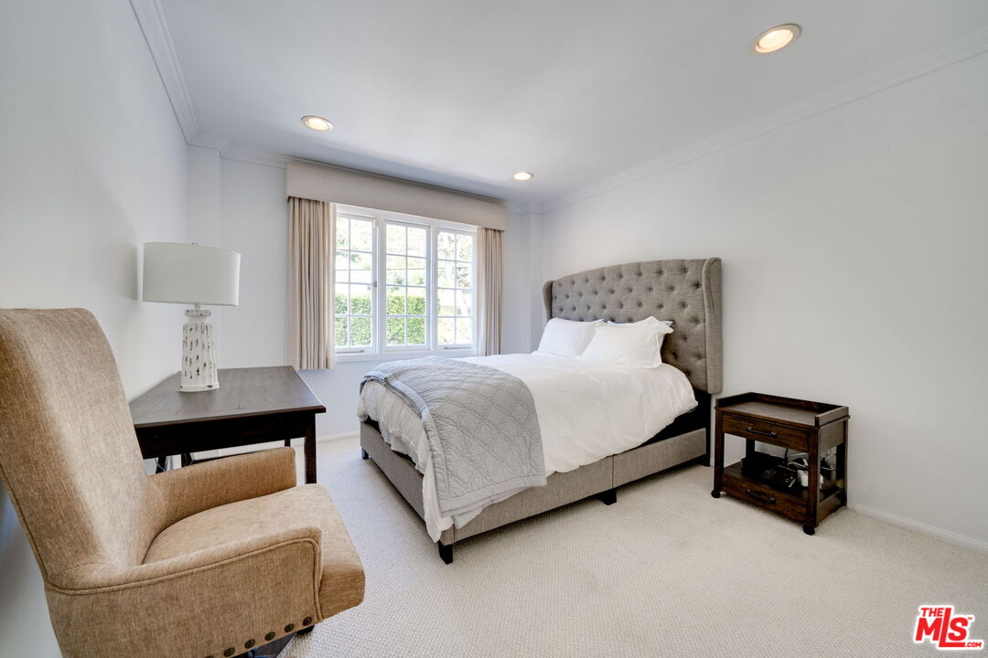 2628 MANDEVILLE CANYON RD