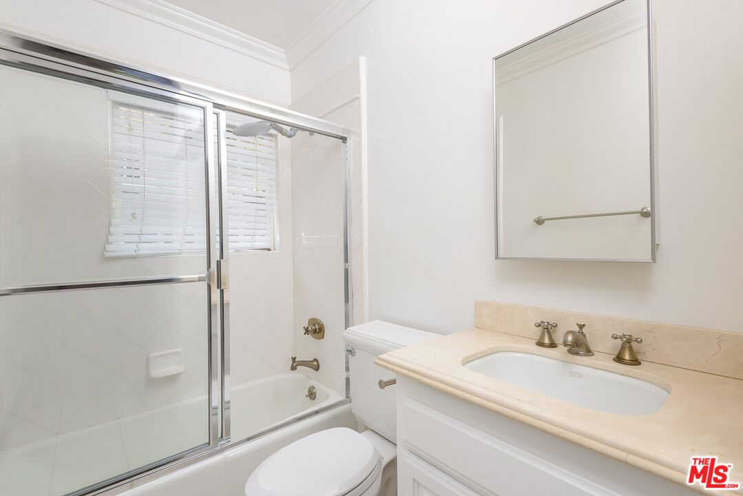 2628 MANDEVILLE CANYON RD