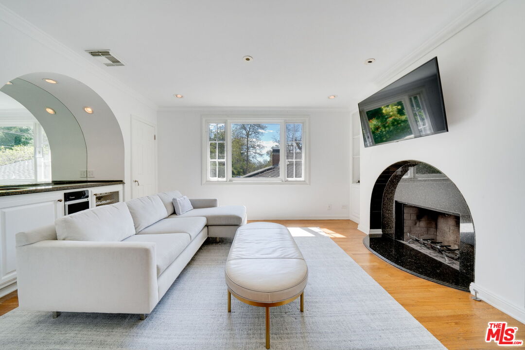 2628 MANDEVILLE CANYON RD