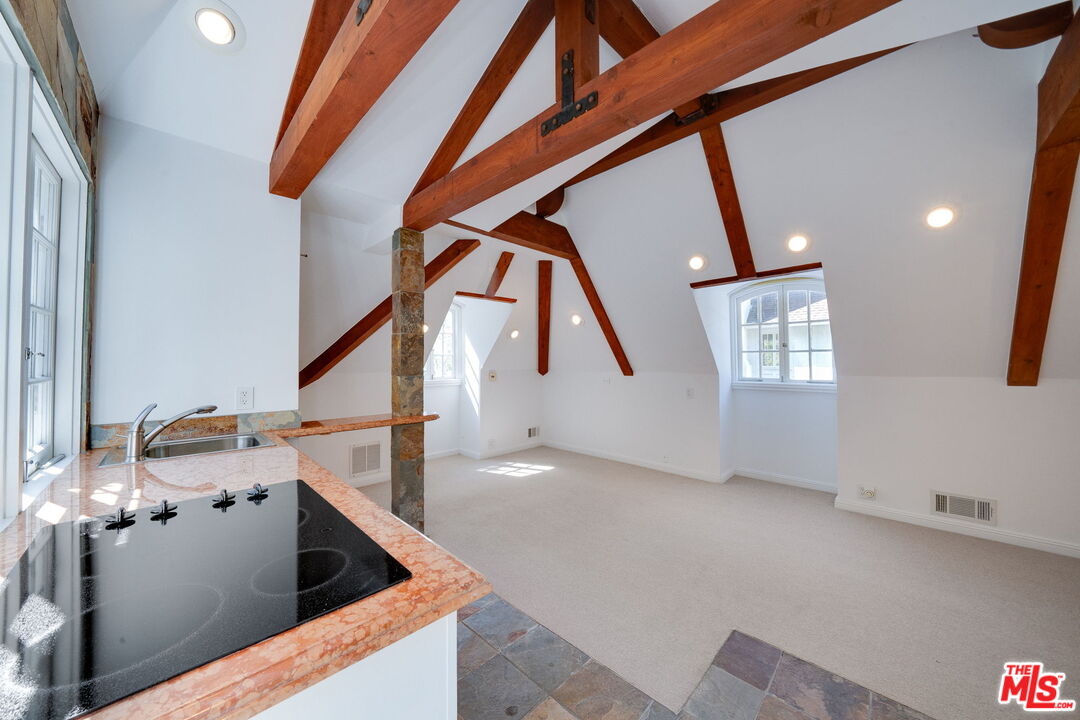 2628 MANDEVILLE CANYON RD