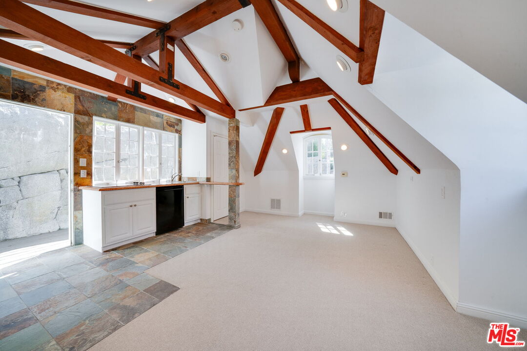 2628 MANDEVILLE CANYON RD