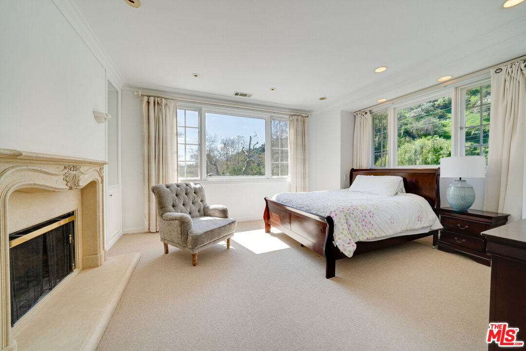 2628 MANDEVILLE CANYON RD